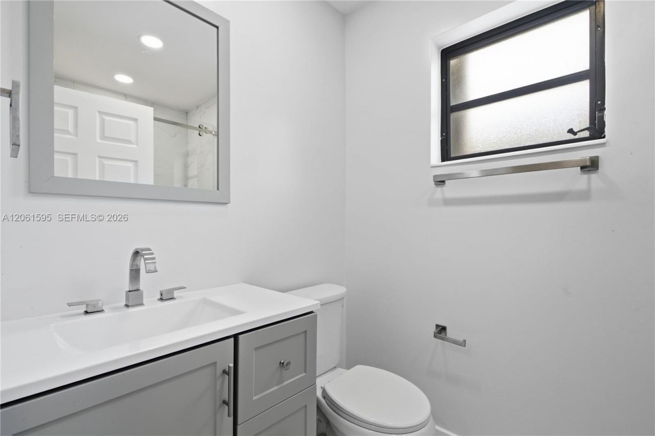 4250 W 10th Ave, Unit 4250, Hialeah, FL 33012 Photo