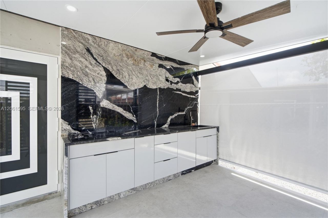 4250 W 10th Ave, Unit 4250, Hialeah, FL 33012 Photo