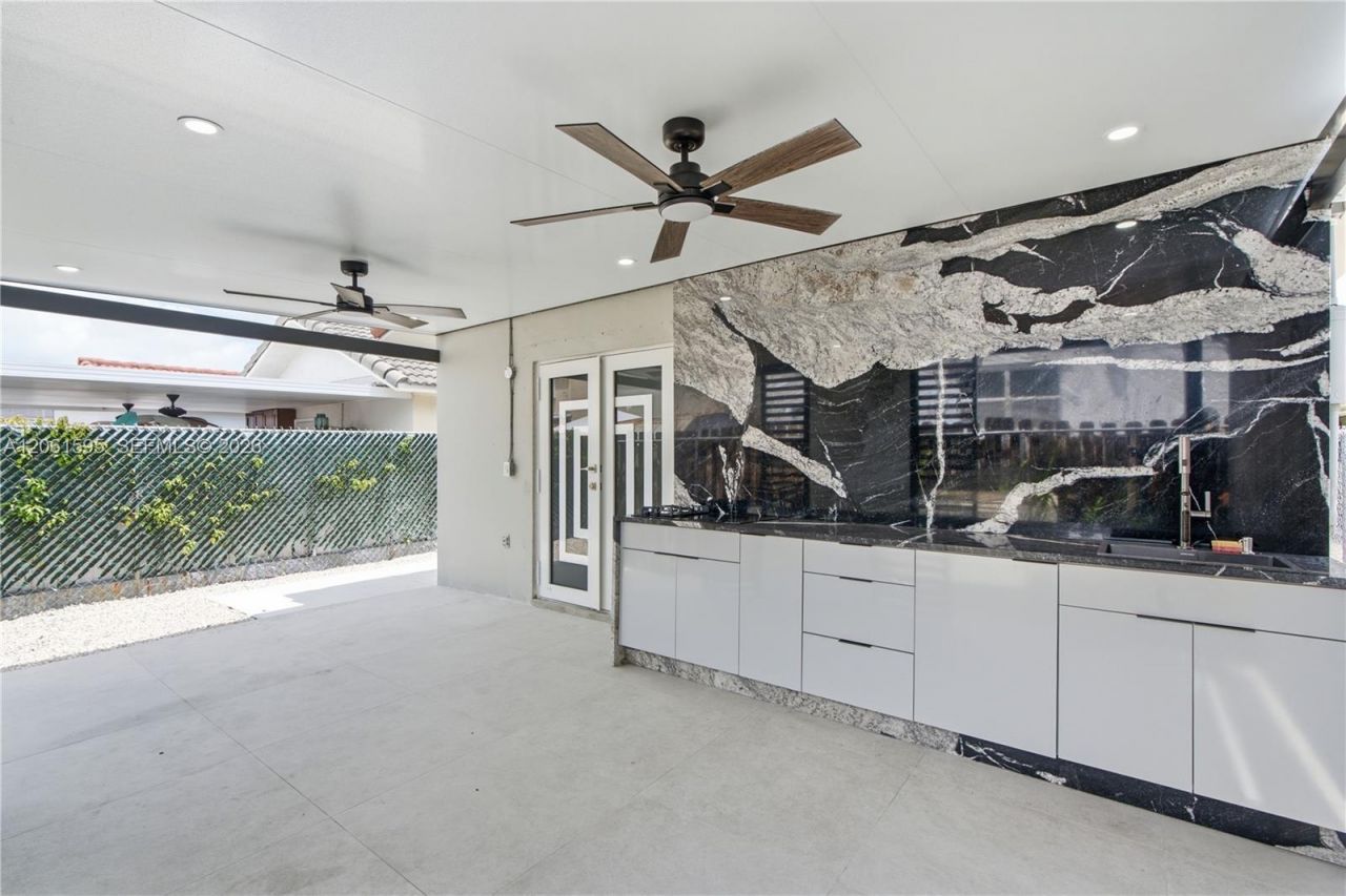 4250 W 10th Ave, Unit 4250, Hialeah, FL 33012 Photo