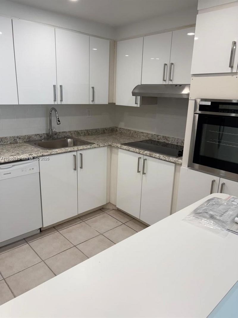 19390 Collins Ave , Unit 308, Sunny Isles Beach, FL 33160 Photo
