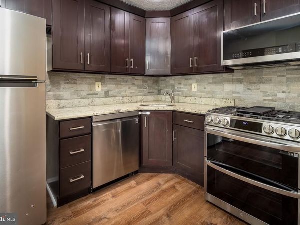 20 CHAMBERLIN COURT, TRENTON, NJ 08648