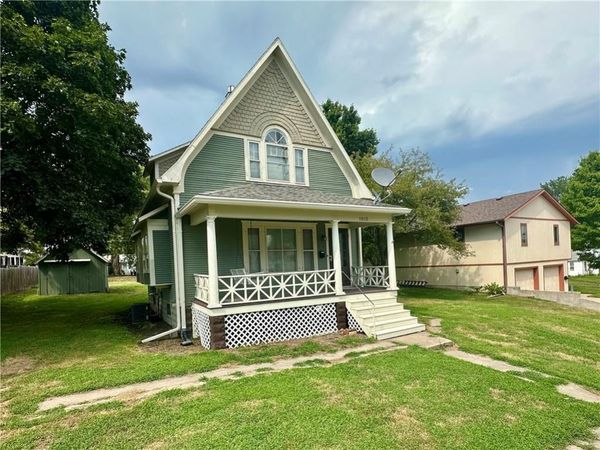 1015 E 2ND Street, Maryville, MO 64468