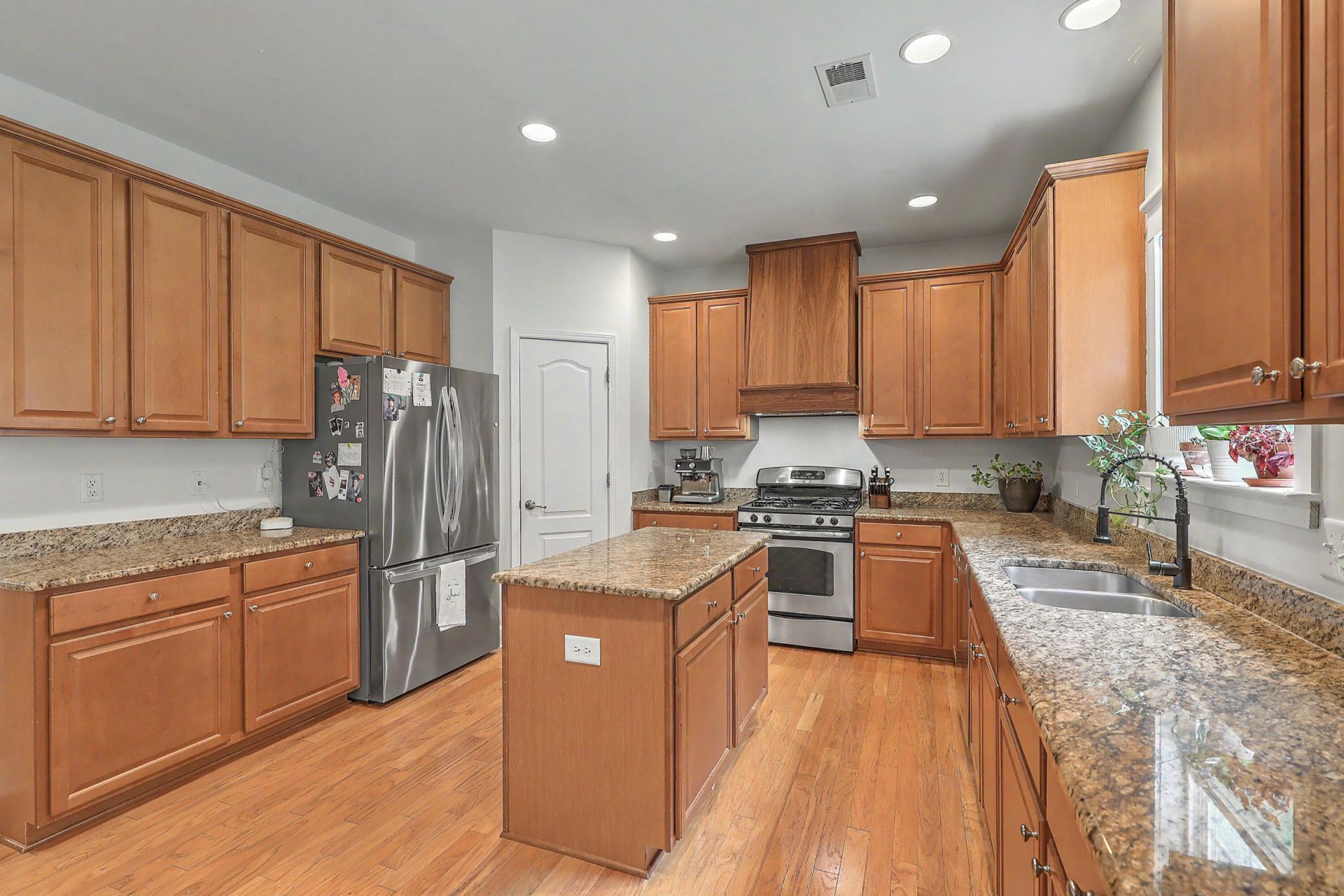 409 Fetterbush Drive Photo 12