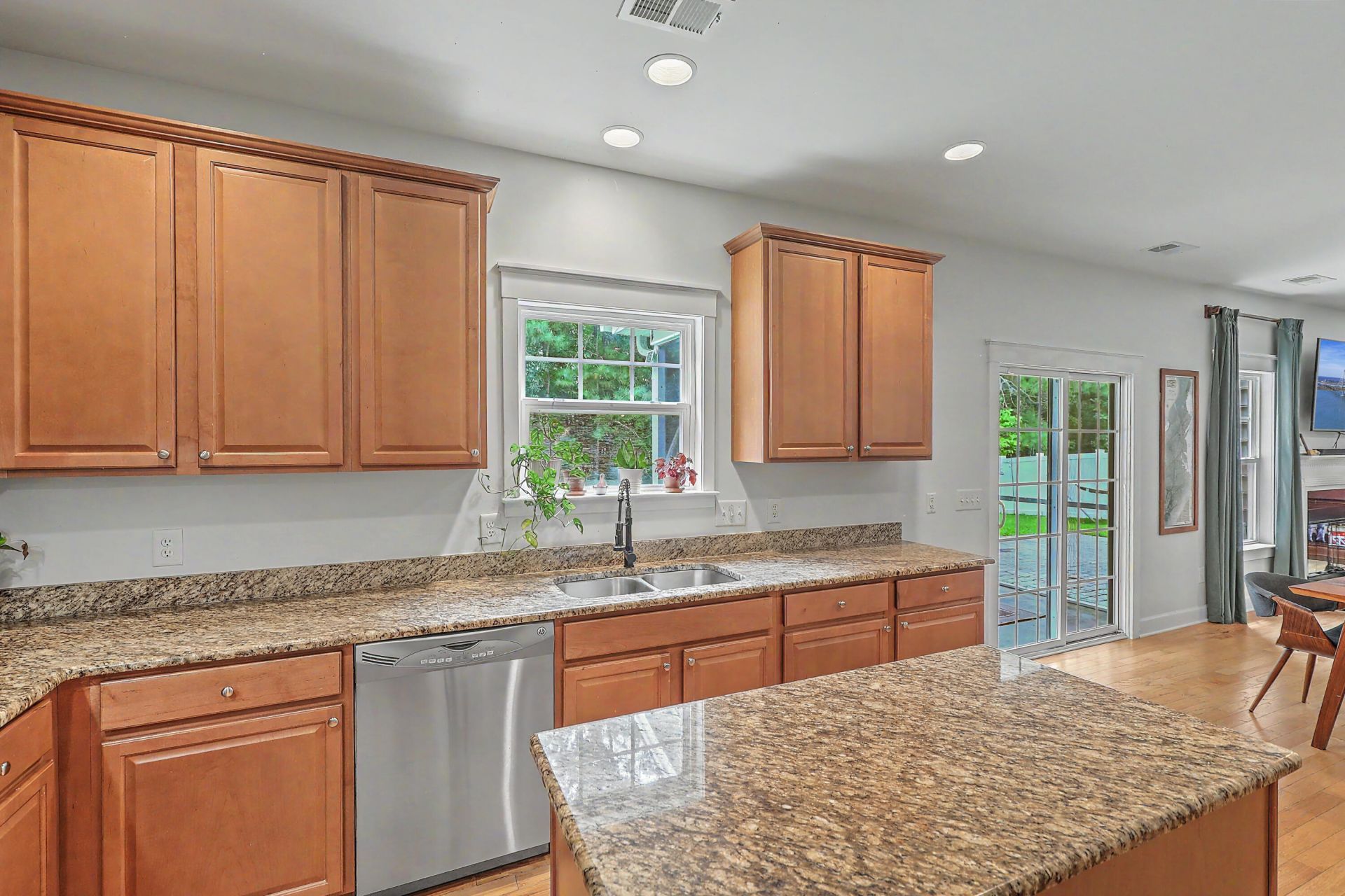 409 Fetterbush Drive Photo 13