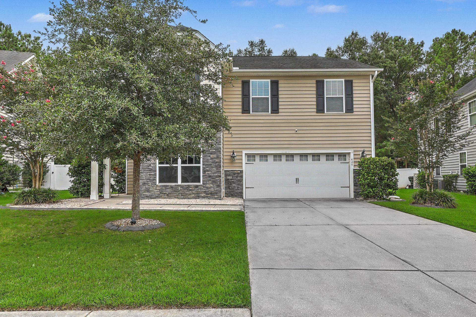 409 Fetterbush Drive Photo 4