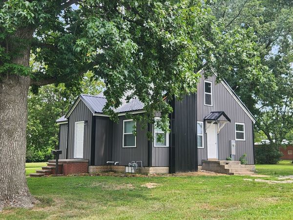 1111 New Street , Pinckneyville, IL 62274