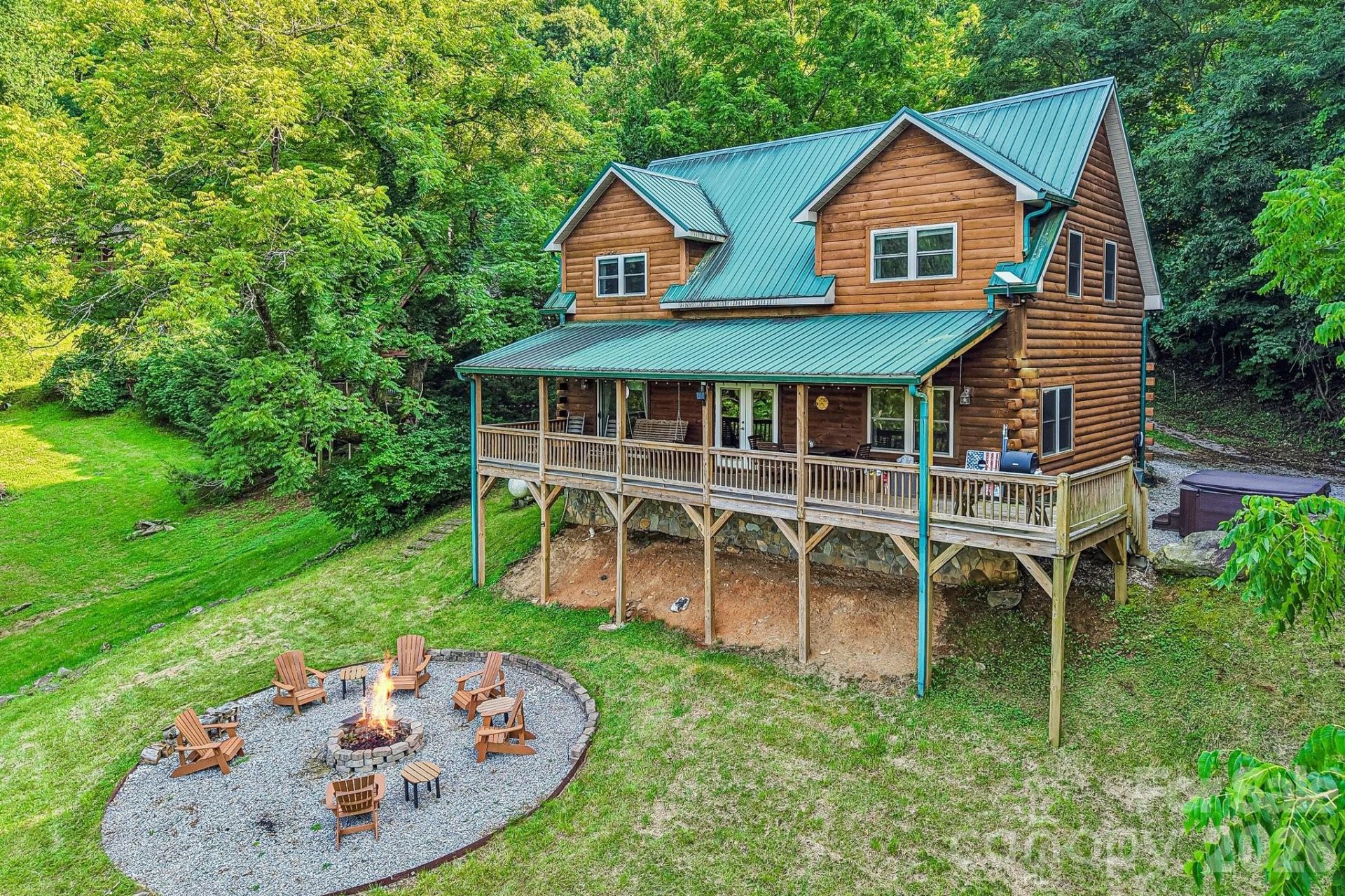 1064 Point Of View Drive, Waynesville, NC 28785 Main Photo