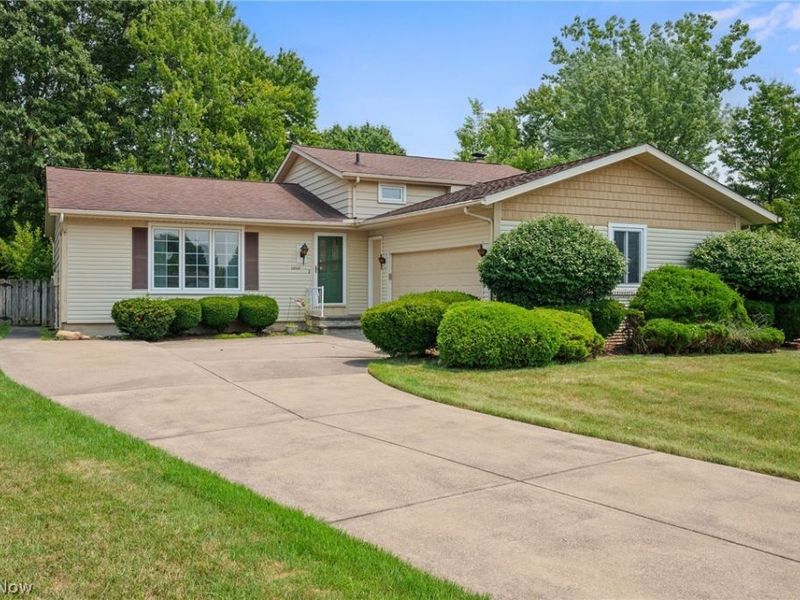 20548 Holly Circle, Strongsville, OH 44149 Photo 1