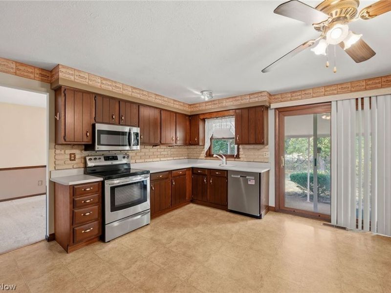 20548 Holly Circle, Strongsville, OH 44149 Photo 10