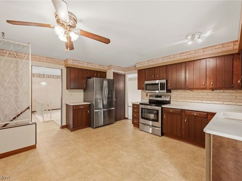 20548 Holly Circle, Strongsville, OH 44149 Photo 15