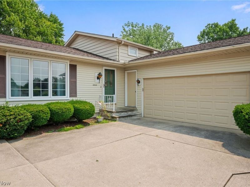 20548 Holly Circle, Strongsville, OH 44149 Photo 2
