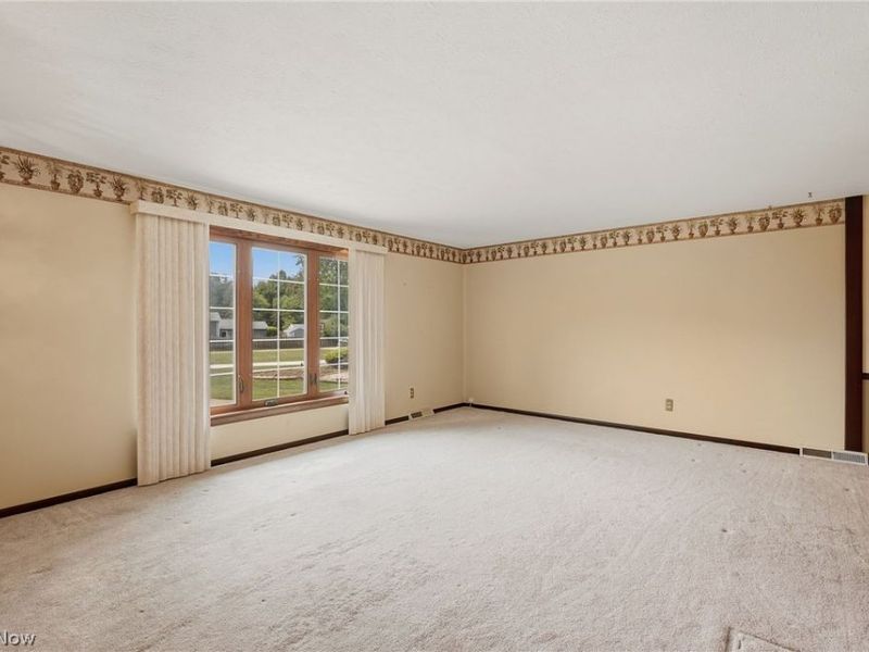 20548 Holly Circle, Strongsville, OH 44149 Photo 5