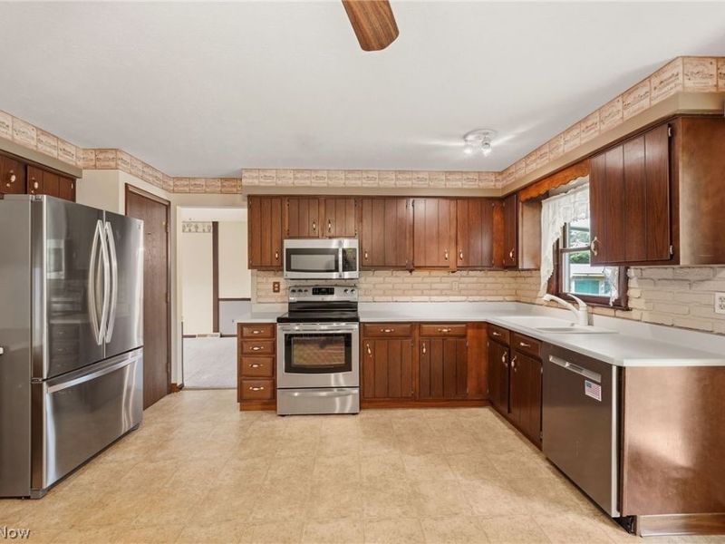 20548 Holly Circle, Strongsville, OH 44149 Photo 9