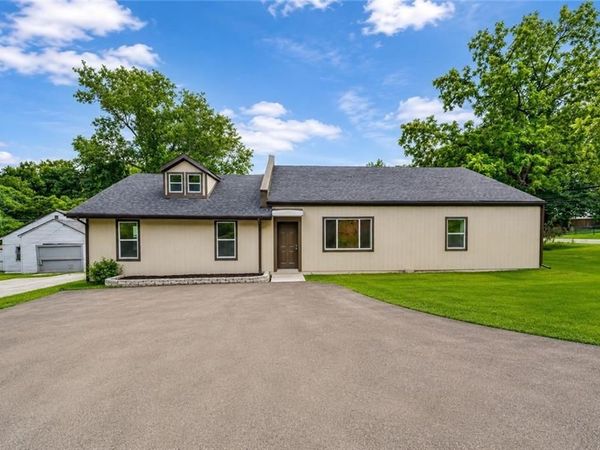 5851 Barnes Avenue, Kansas City, MO 64119