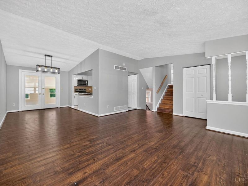 11255 Logenberry Circle, Cincinnati, OH 45240 Photo 6