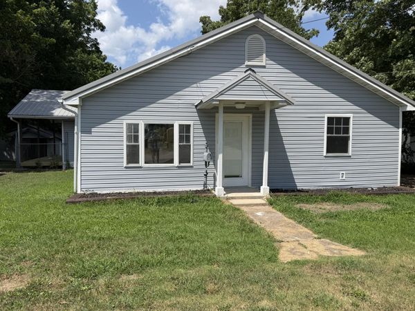 907 W Chestnut Street, Houston, MO 65483