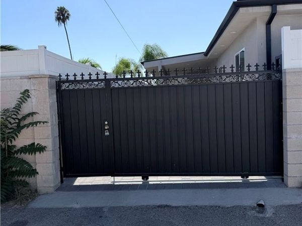 8146 Vantage Avenue, North Hollywood, CA 91605