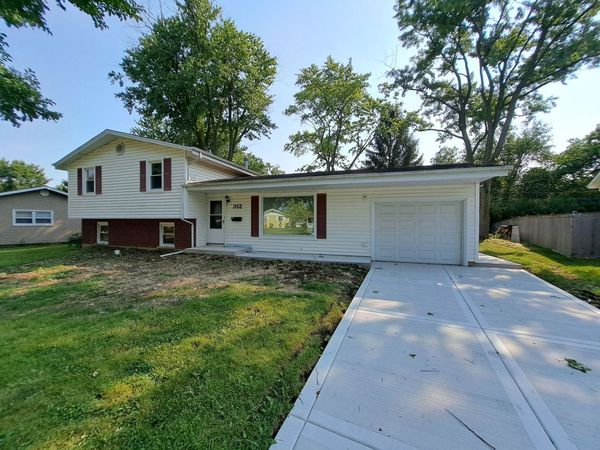352 Sioux Lane , Carol Stream, IL 60188