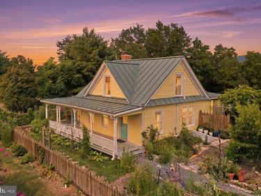 29674 OLD VALLEY PIKE , STRASBURG, VA 22657
