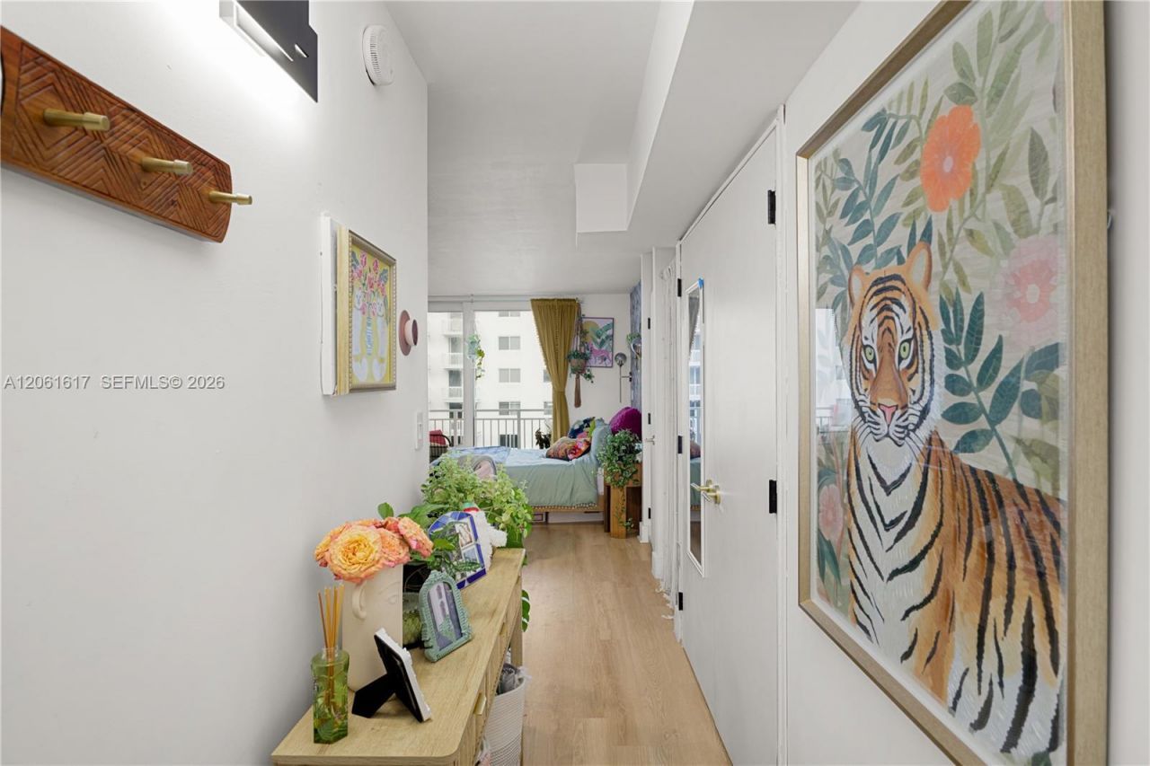 345 Ocean Dr, Unit 718, Miami Beach, FL 33139 Photo