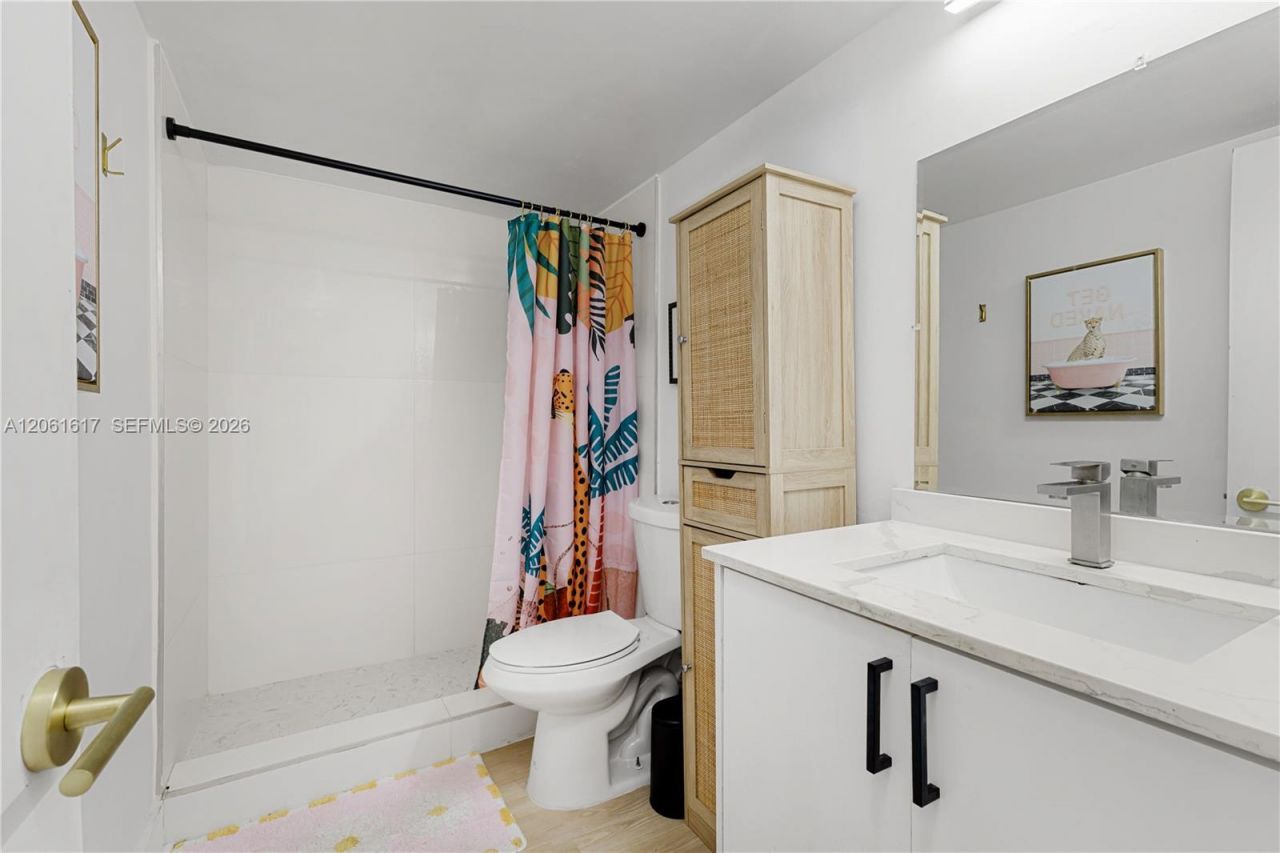 345 Ocean Dr, Unit 718, Miami Beach, FL 33139 Photo