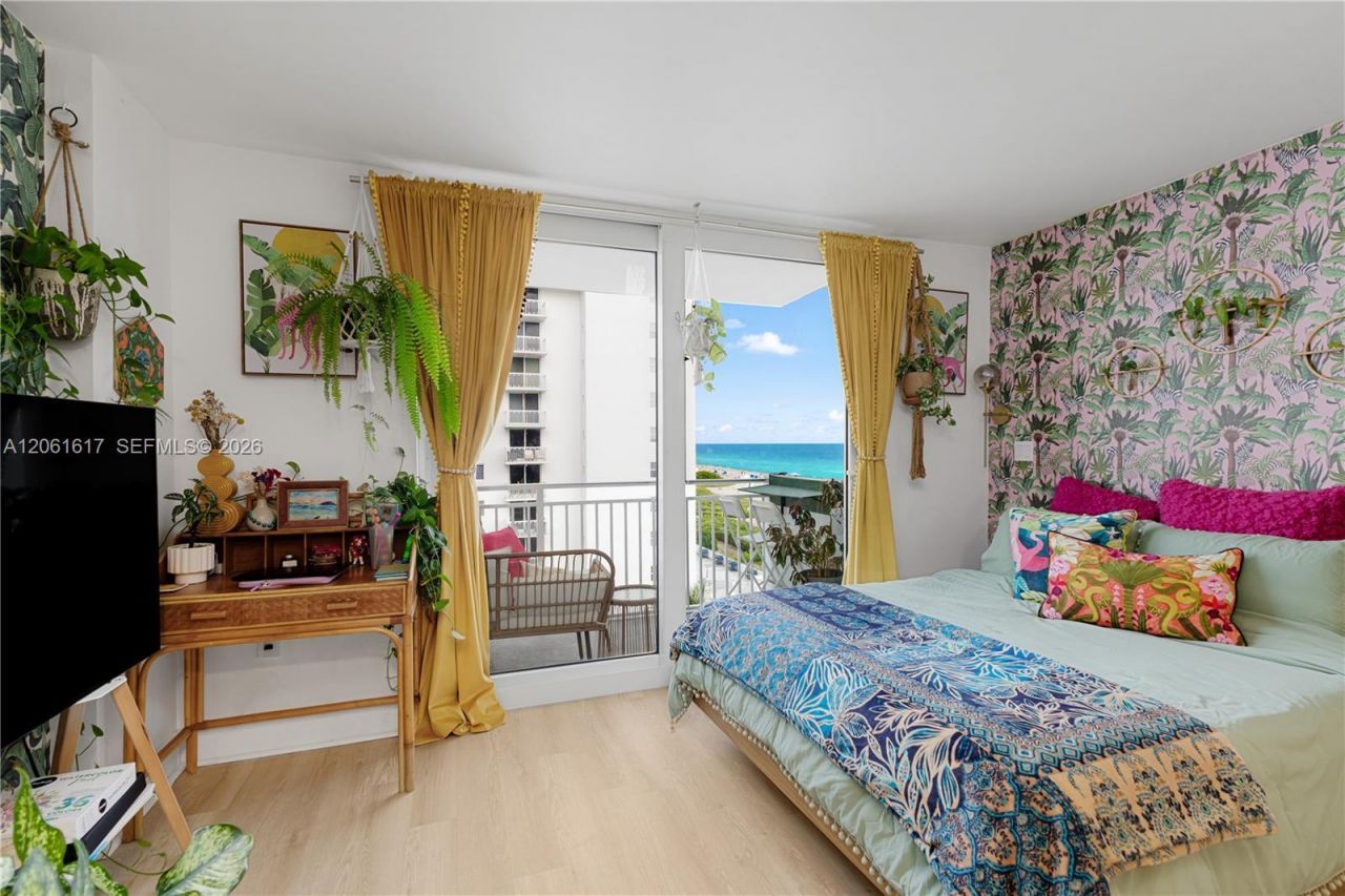 345 Ocean Dr, Unit 718, Miami Beach, FL 33139 Photo