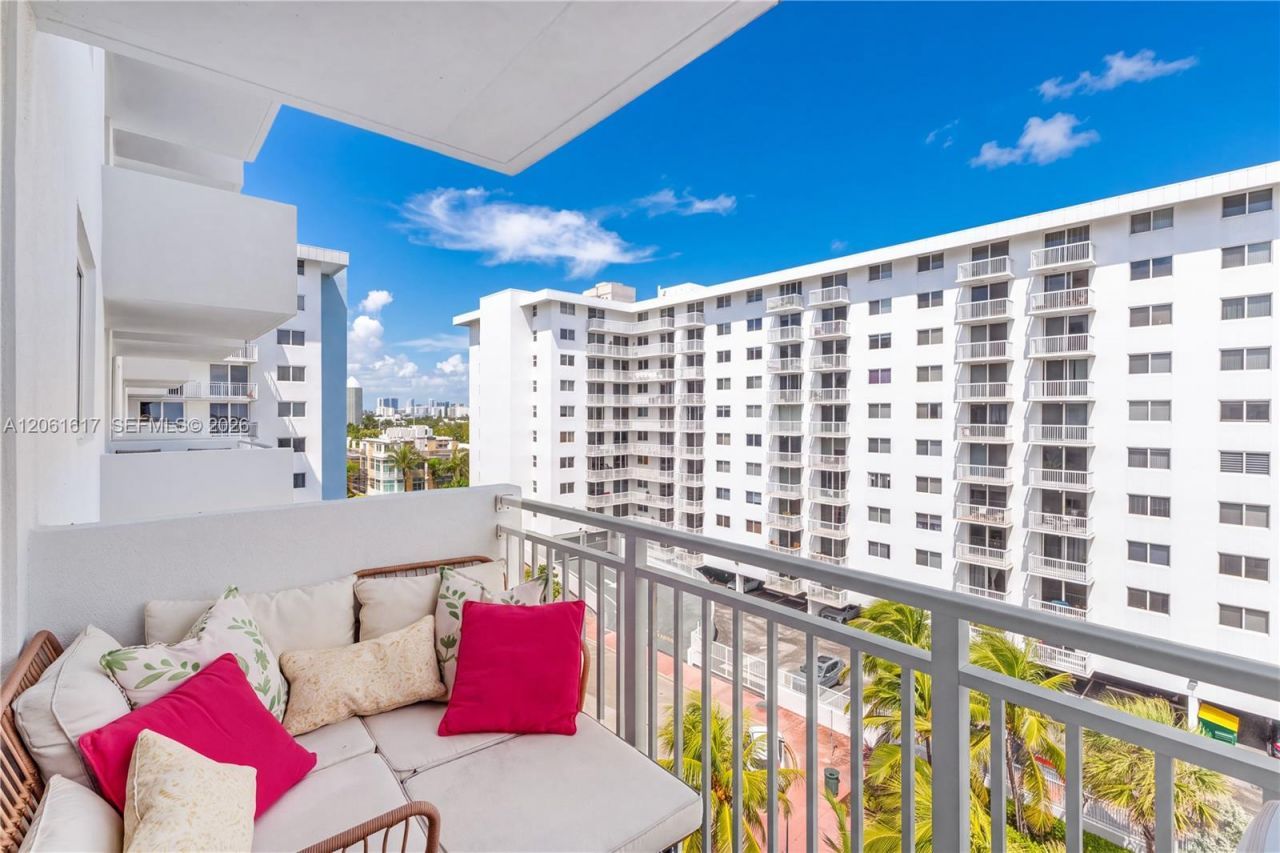 345 Ocean Dr, Unit 718, Miami Beach, FL 33139 Photo