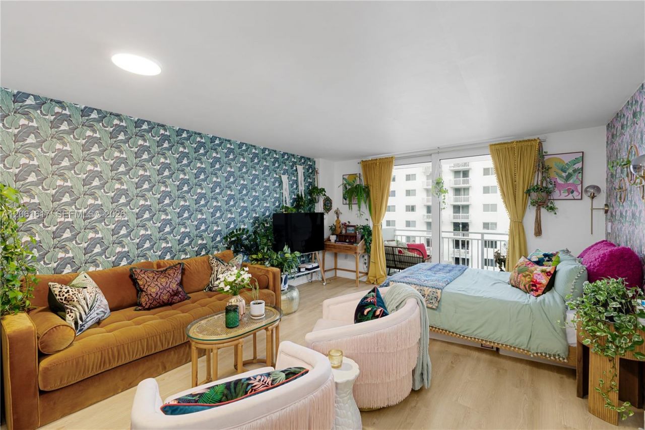 345 Ocean Dr, Unit 718, Miami Beach, FL 33139 Photo