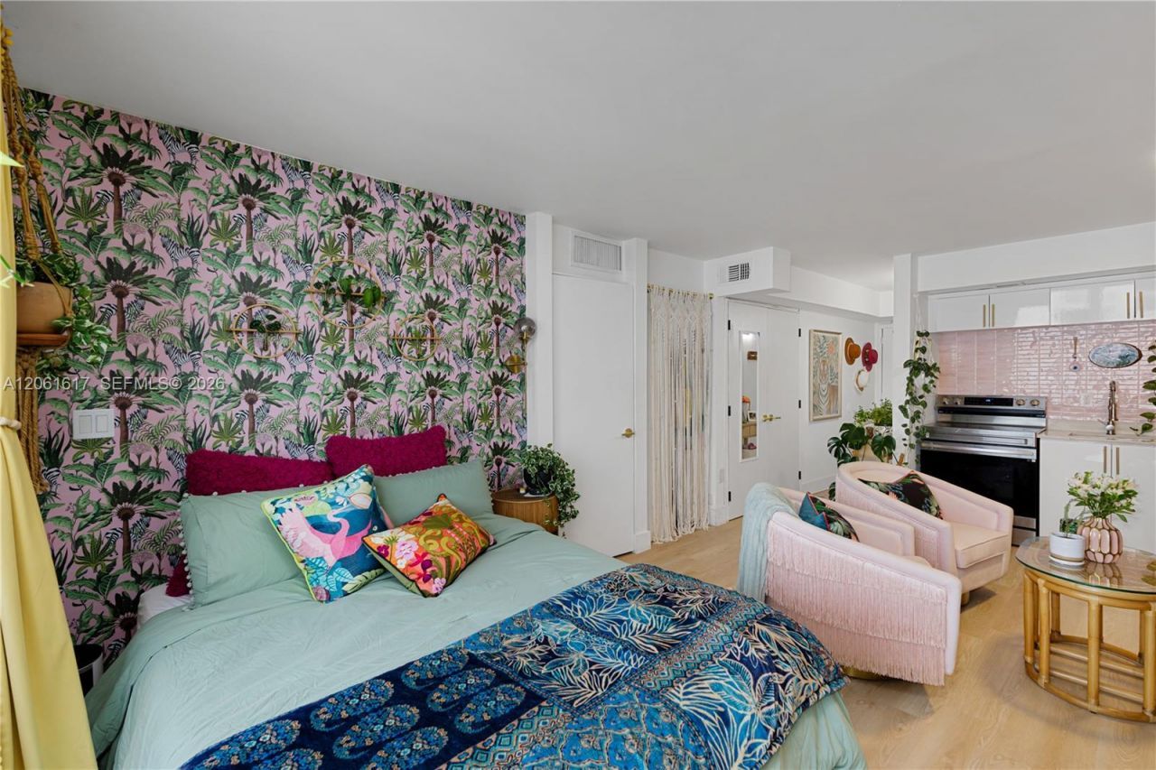 345 Ocean Dr, Unit 718, Miami Beach, FL 33139 Photo