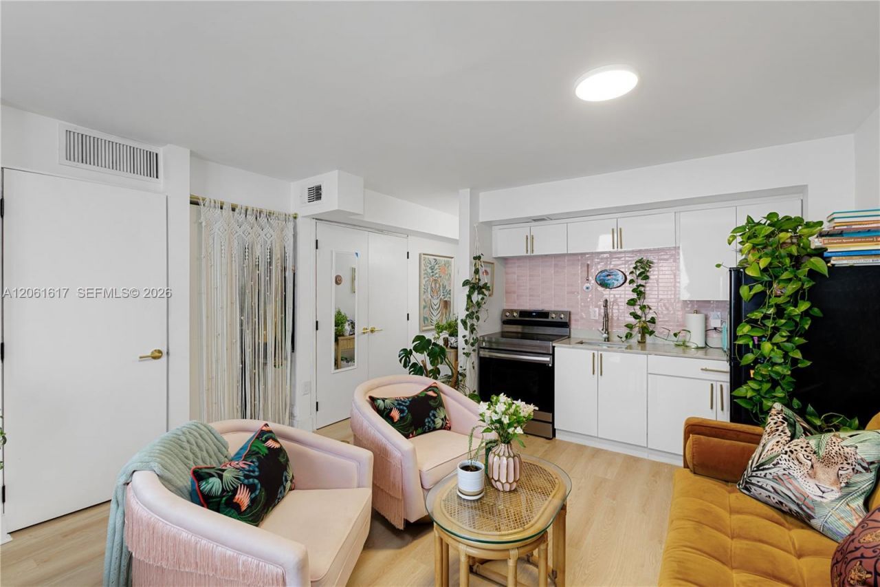 345 Ocean Dr, Unit 718, Miami Beach, FL 33139 Photo