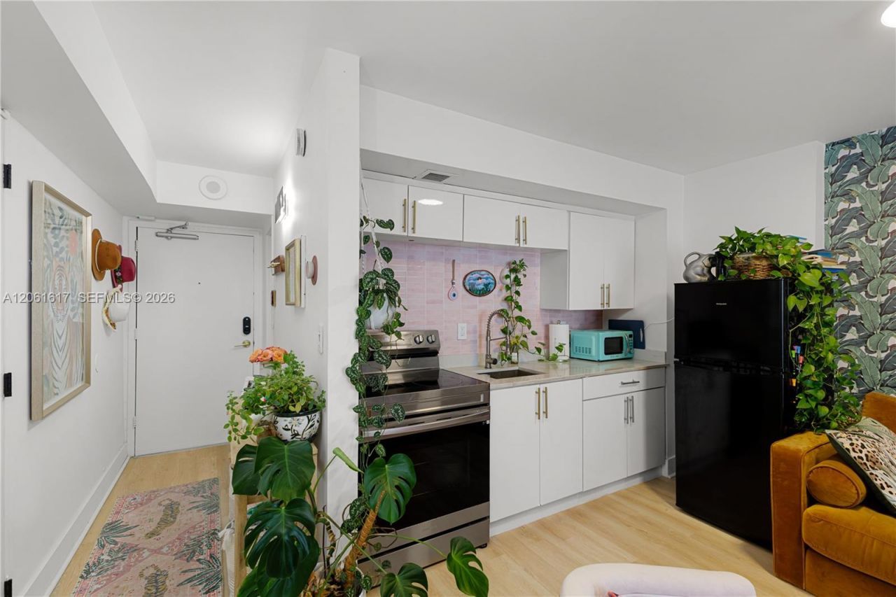 345 Ocean Dr, Unit 718, Miami Beach, FL 33139 Photo