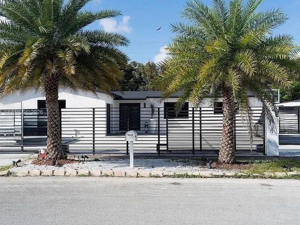 18250 NW 86th Ave, Hialeah, FL 33015