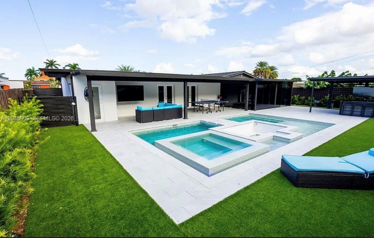 18250 NW 86th Ave, Hialeah, FL 33015 Photo