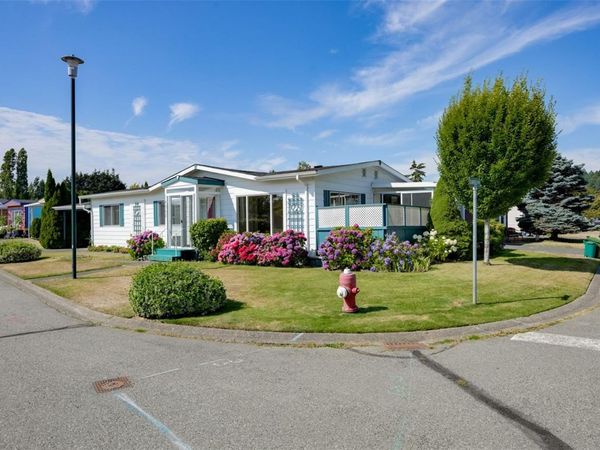 9362 Village Way , Sidney, BC V8L 4N8