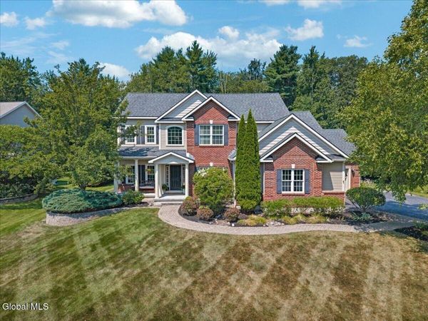 18 Tipperary Way, Ballston Lake, NY 12019