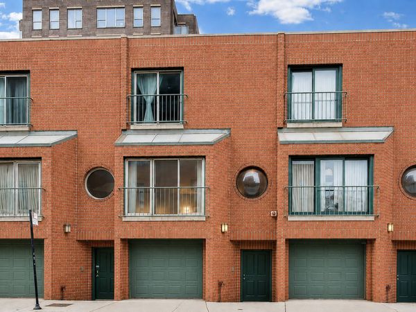 171 W Goethe Street, Unit B, Chicago, IL 60610