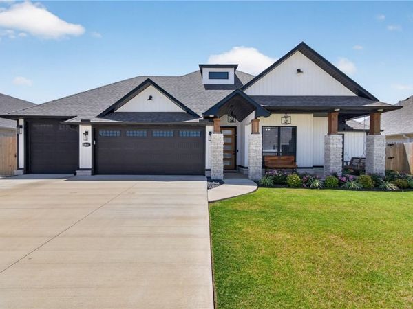 1901 Higgins Street , Pea Ridge, AR 72751