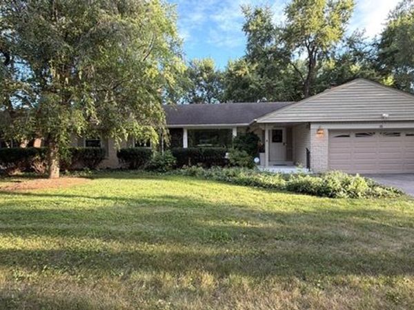 16 Falkirk Road, Hawthorn Woods, IL 60047