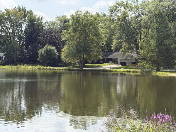 16 Falkirk Road, Hawthorn Woods, IL 60047