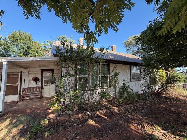 104 W Johnny Bench Street, Binger, OK 73009