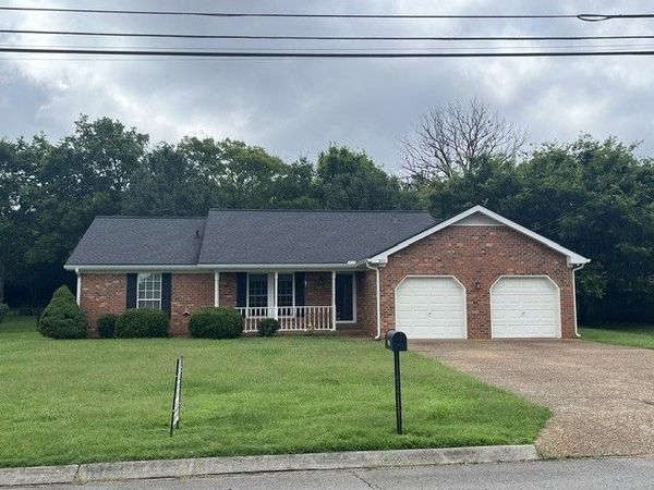 303 Spring Hill Dr , Smyrna, TN 37167