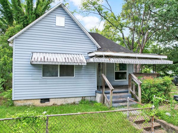 2002 Cleveland Ave , Chattanooga, TN 37404