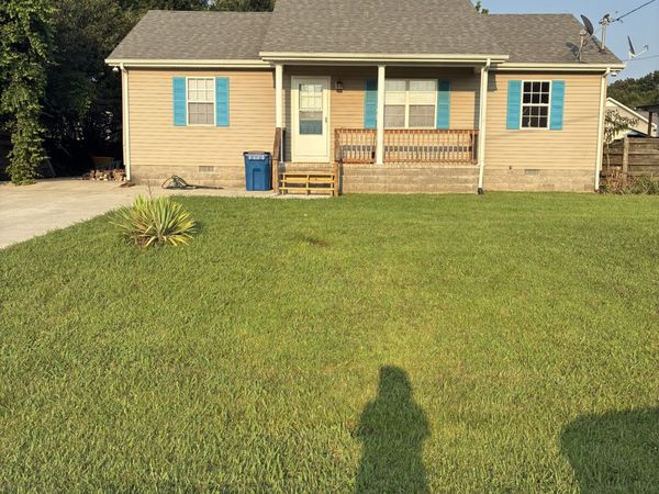 28 Hawthorne Dr , Manchester, TN 37355