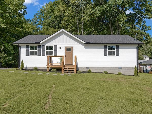 1101 Chestnut Dr , Burns, TN 37029