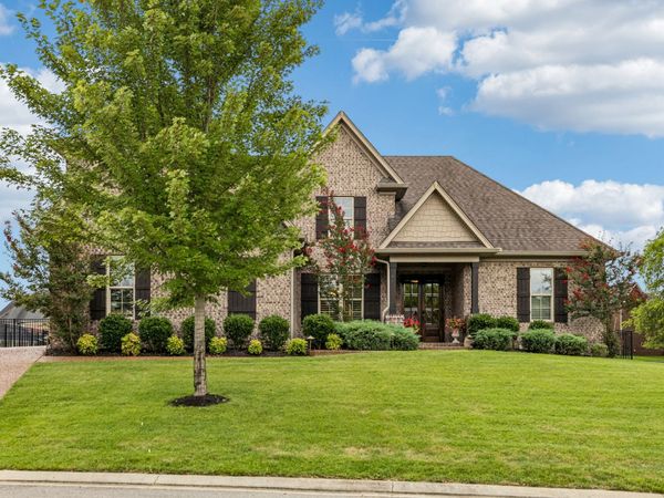 138 Circle Drive , Hendersonville, TN 37075