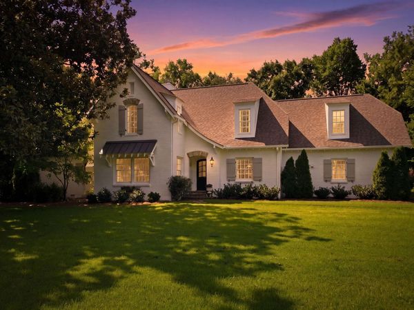 933 Van Leer Dr, Nashville, TN 37220