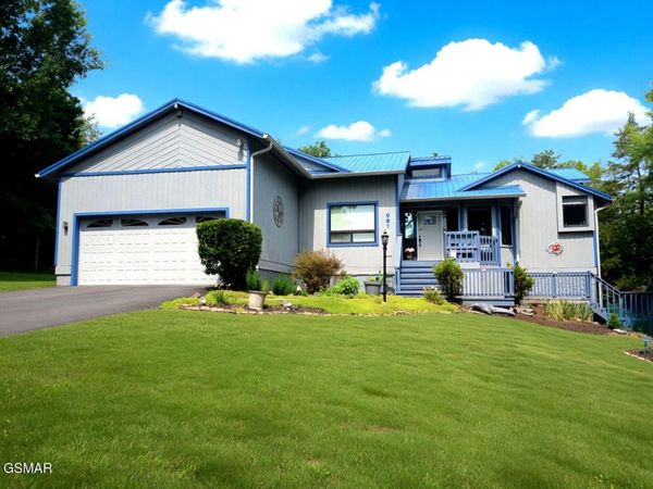 997 Lake Ridge Drive , Dandridge, TN 37725