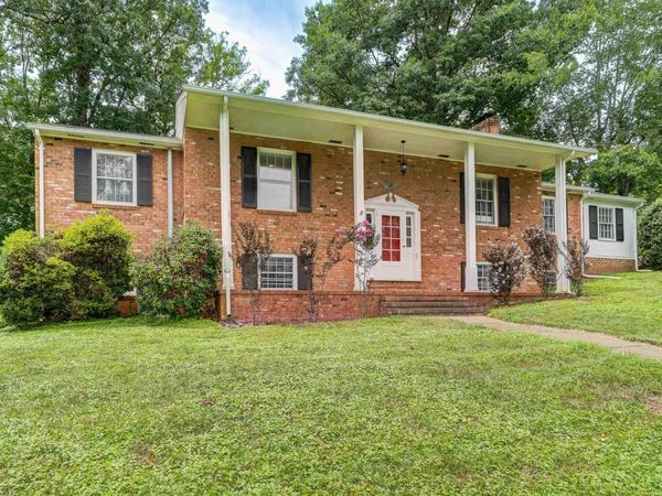 403 CARRSBROOK DR, Charlottesville, VA 22901