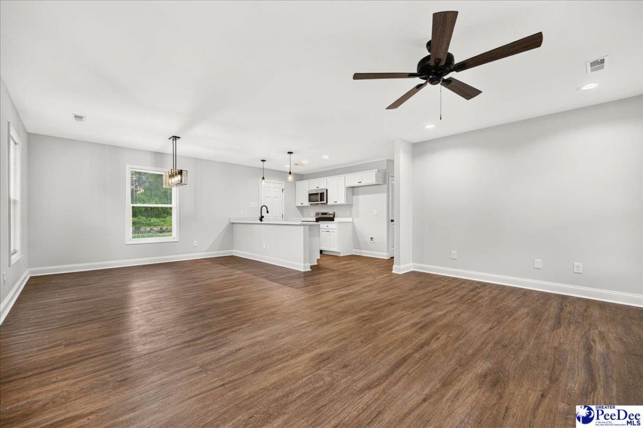201 Pine Street Photo 5