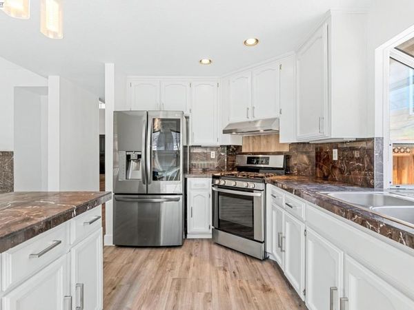 1059 Bellflower St, Livermore, CA 94551